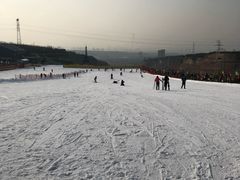 -采薇庄园四季滑雪场