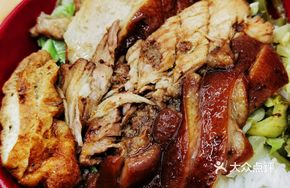 Pig Knuckle and Intestine Rice