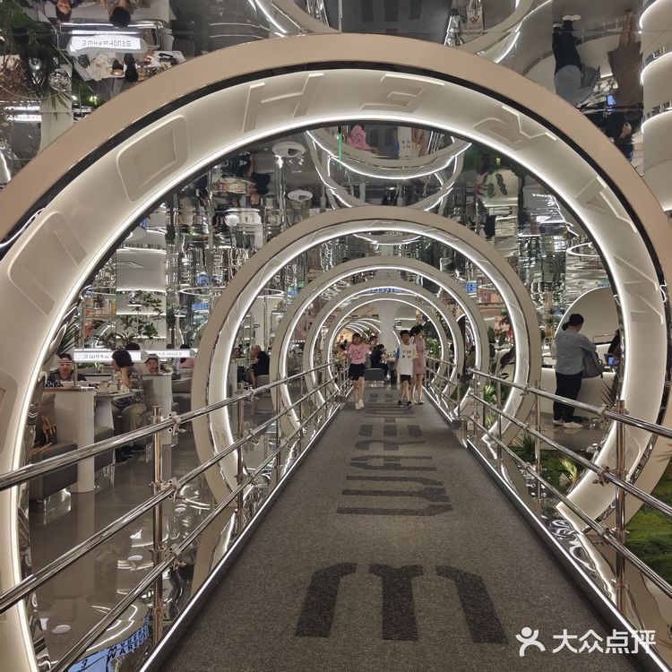 仓库不接地气，反而在天空？