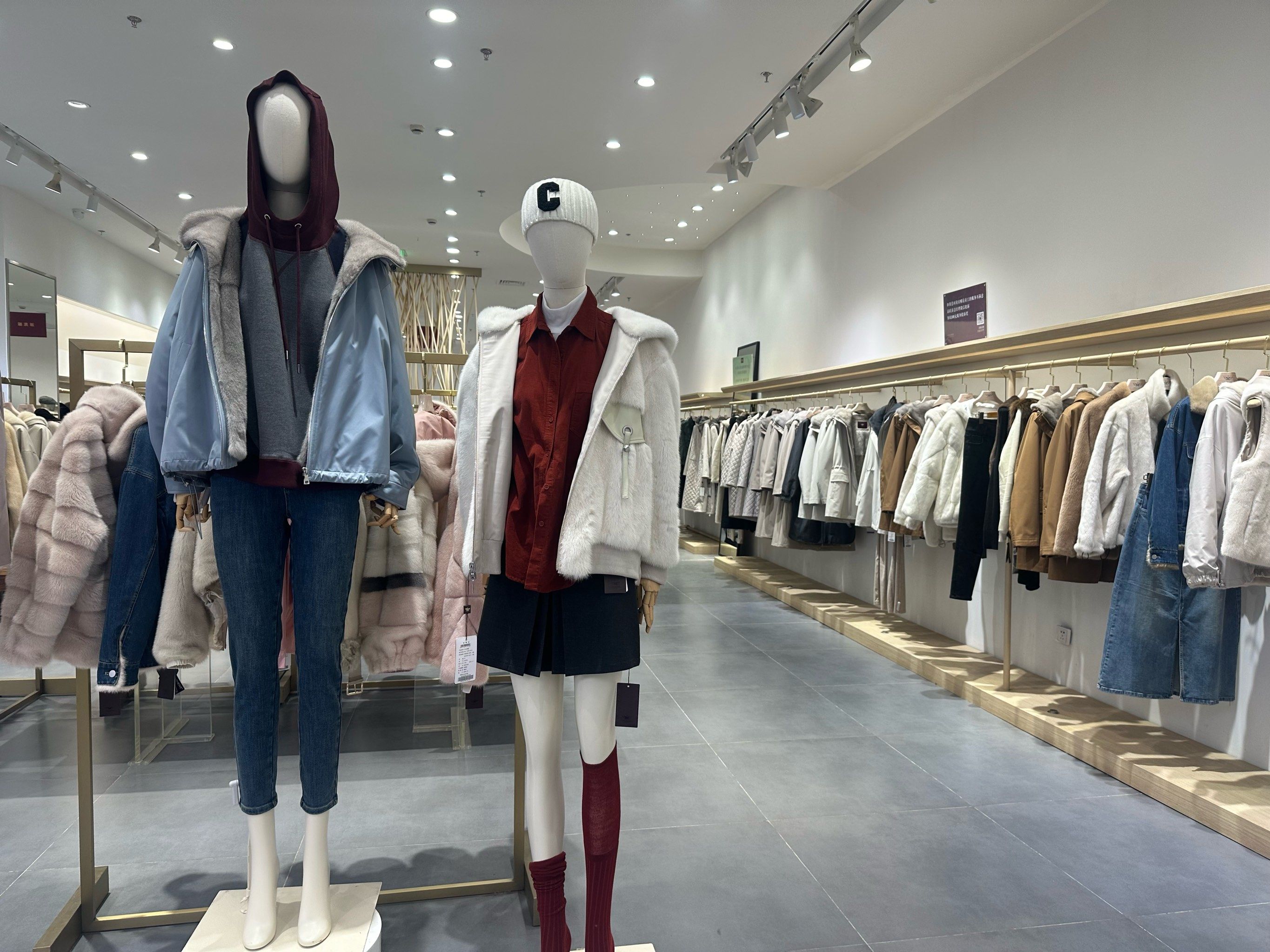 应大包含了所有系列所有风格,老品牌质量十分过硬,关键折扣超合适