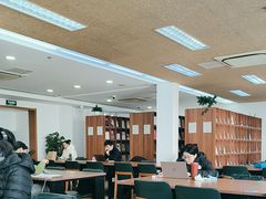 -上海市静安区图书馆(新闸路馆)