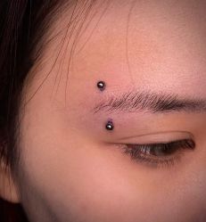 -AI艾耳·专业手工耳洞·穿孔美学馆