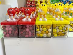 -m豆巧克力世界(上海世茂广场店)