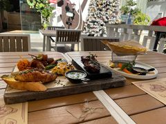 -Mark&Mars Restaurant