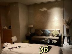 -上海虹桥中心爱琴海亚朵S酒店