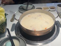 -洪氏嗨捞·广东猪肚鸡·椰子鸡火锅(西咸万象城店)
