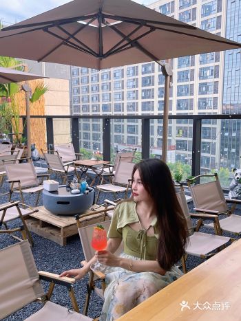 在大朗发现了一家集私房菜+酱香酒+咖啡于一体的咖啡酒馆