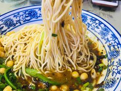 -渝之汇牛肉豌杂面