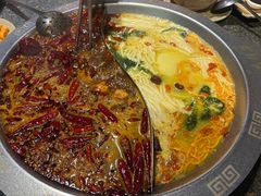 花胶鸡鸳鸯锅-巴将军·非遗老字号火锅(解放碑店)