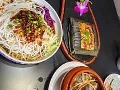 -桥边小楼·手工云南菜·古城观景小楼