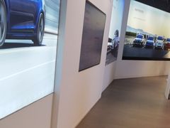 -TESLA 特斯拉(上海太古汇体验店)