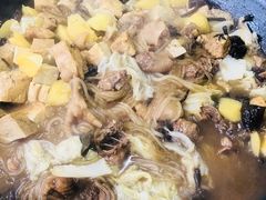 -粘豆包柴火铁锅炖