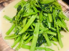 -虾弄弄海派小龙虾·牛羊蝎子火锅