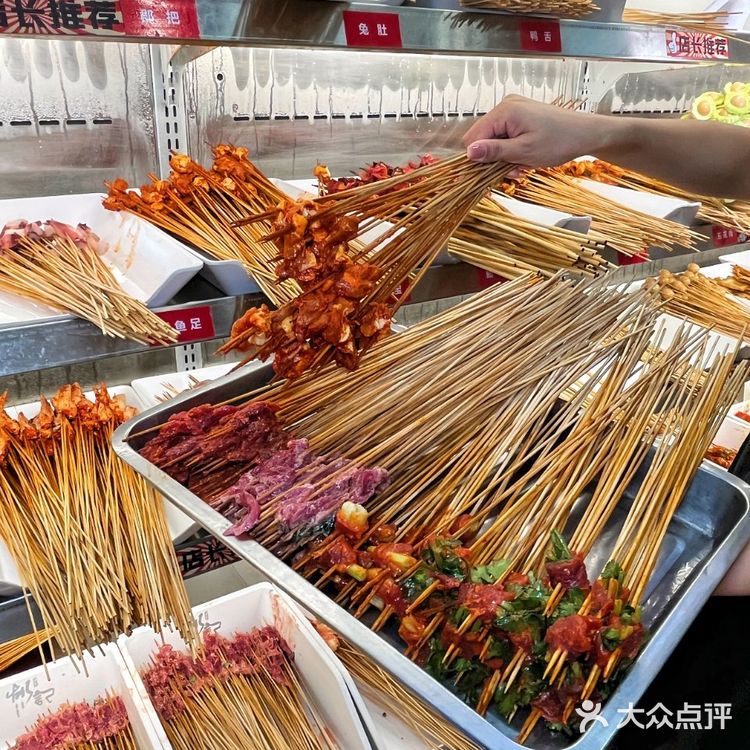 成都新晋串串排队王，一口香到破防……