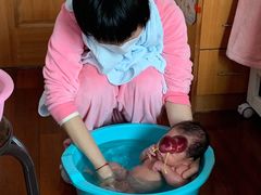 -爱的果实月嫂育婴师(世纪东方店)