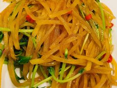 酸辣土豆丝炒豆苗-老头儿油爆虾·1987杭州烟火味(湖滨银泰in77D区店)