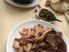 -闫家驴肉老店(华电一校店)