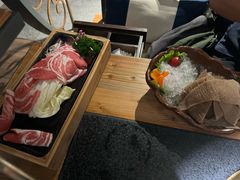 -湊湊火锅·茶憩(南京东路悦荟店)