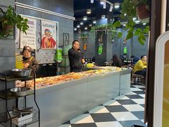 -愉肴麻辣香锅(中山路店)