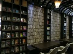 -钟书阁(松江泰晤士小镇店)