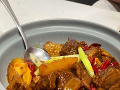 萝卜牛腩煲-鹿港小镇(金虹桥国际中心店)