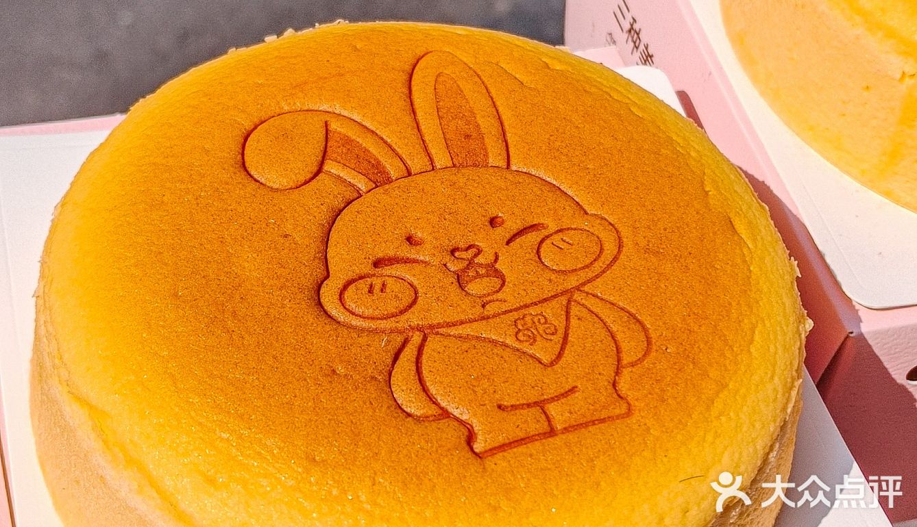 来南京路步行街 芝士蛋糕一人一个!!!