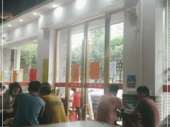 大堂-黄师奶甜品店