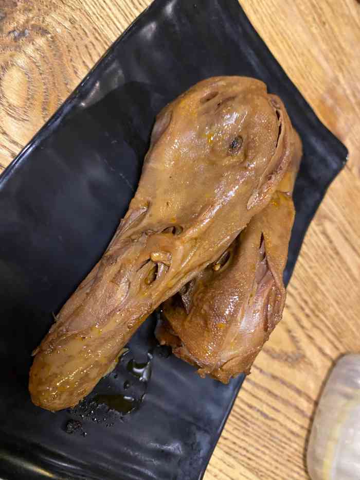 嘎嘎鸭脑壳(金牛万达店)-"和朋友一起去的.可以说鸭脑壳除了辣,特色.