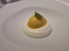 白巧克力配酸奶油百香果冰霜-AZUR聚(香格里拉饭店)