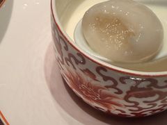 杏汁炖燕窝汤圆-新荣记(建国门外大街店)