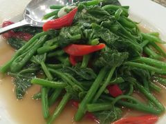 -Chom Cafe and Restaurant