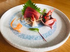 刺身拼盘、杏鲍菇黑椒牛粒、沙拉、日式泡菜、多春鱼、牛五花-松本楼(桥西店)