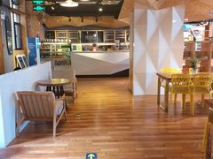 -新华里咖啡书吧(新华书店小寨店)