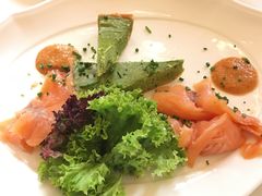 煙燻鮭魚佐鹹派-中央咖啡馆