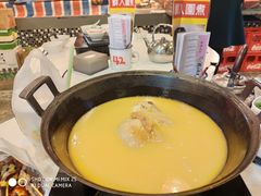 -鲜入围煮花胶鸡海鲜火锅