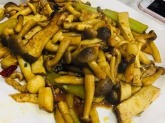 炒蘑菇-聚丰园•湖鲜餐厅(阿红私房菜梅石路店)