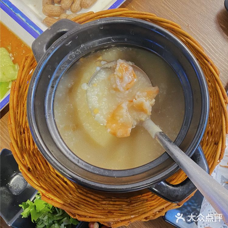 不是吧!请吃烤乳猪还不够有排面?