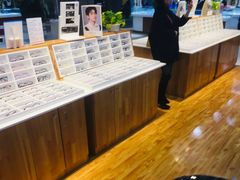 -MiRi眼镜连锁·蔡司·尼康控优点合作店(莘庄店)