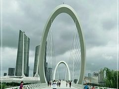 -南京眼步行桥