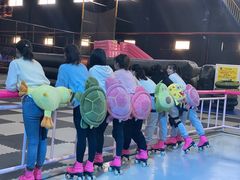-嘿哟动霸CHUA·新潮玩运动娱乐中心·蹦床滑冰团建乐园
