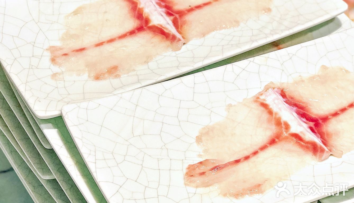 鲜掉眉毛❗️姐妹带我吃的这家薄如纸的斑鱼火锅真🉑