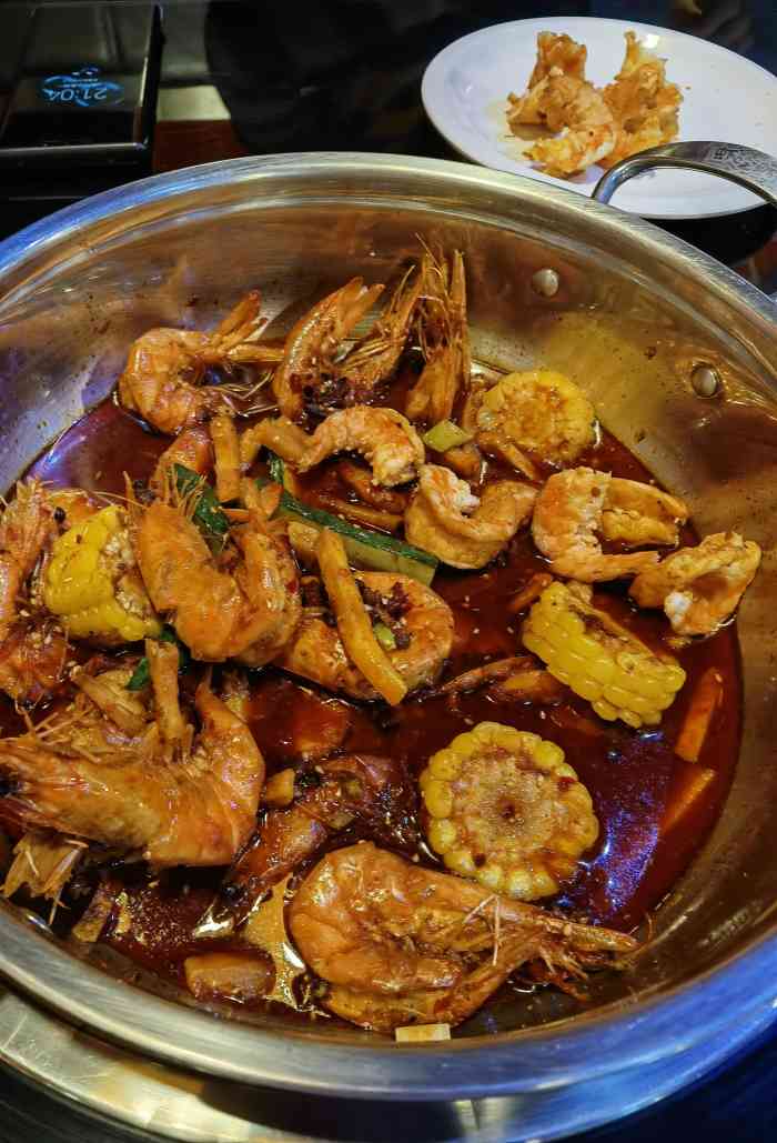 虾吃虾涮(长楹天街店)-"总体感觉:服务差到家!环境一般,卫生很差.