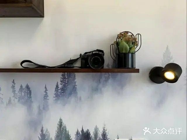 今日分享简约北欧风不规则门洞设计