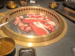 -铭牛烧肉·和牛海鲜自助(高新月牙湖店)