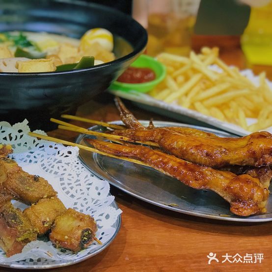 11:00食一点正中西餐厅(无名麻辣烫店)