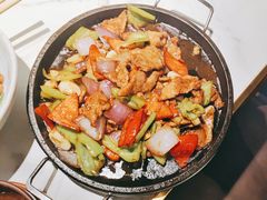铁板黑椒牛柳-川府宴语烤鱼川菜家常菜(梨园店)