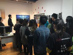 -贺加贝化妆美甲培训学校