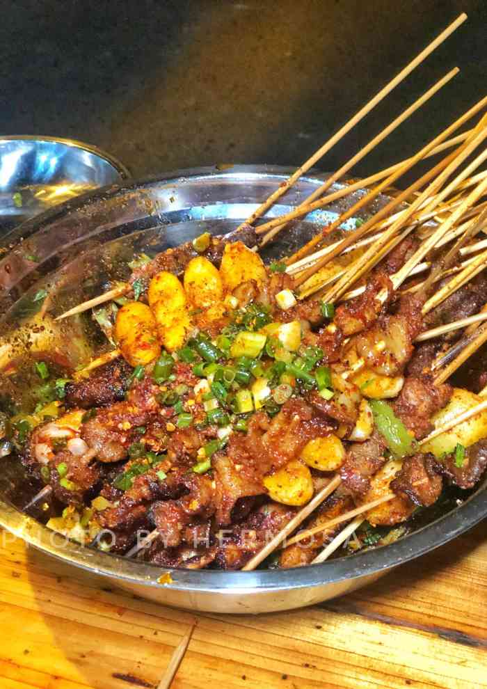 前几天吃完这家烧烤 发了个朋友圈 纪念一下我已经很久没有为了一家店