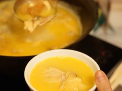 -鲜入围煮花胶鸡海鲜火锅