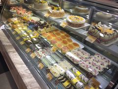 面包甜点陈列柜-可颂坊(中心书城店)